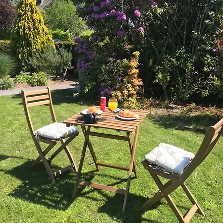 Privatunterkunft (left) Garden In Near Tue&centre