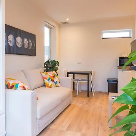 Left Garden In Near Centre And Tue Homestay *